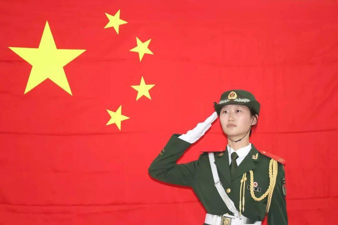 救援落湖男孩
